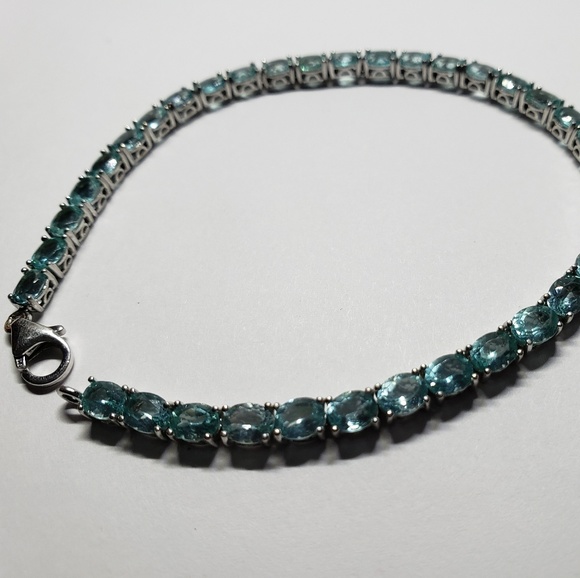 Review: Blue Topaz Bracelet.. - Picture 3 of 4